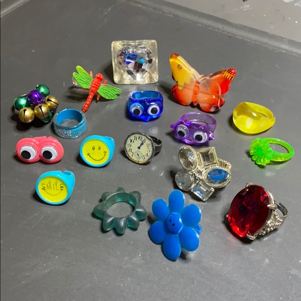 17 Costume Plastic Costume Rings
